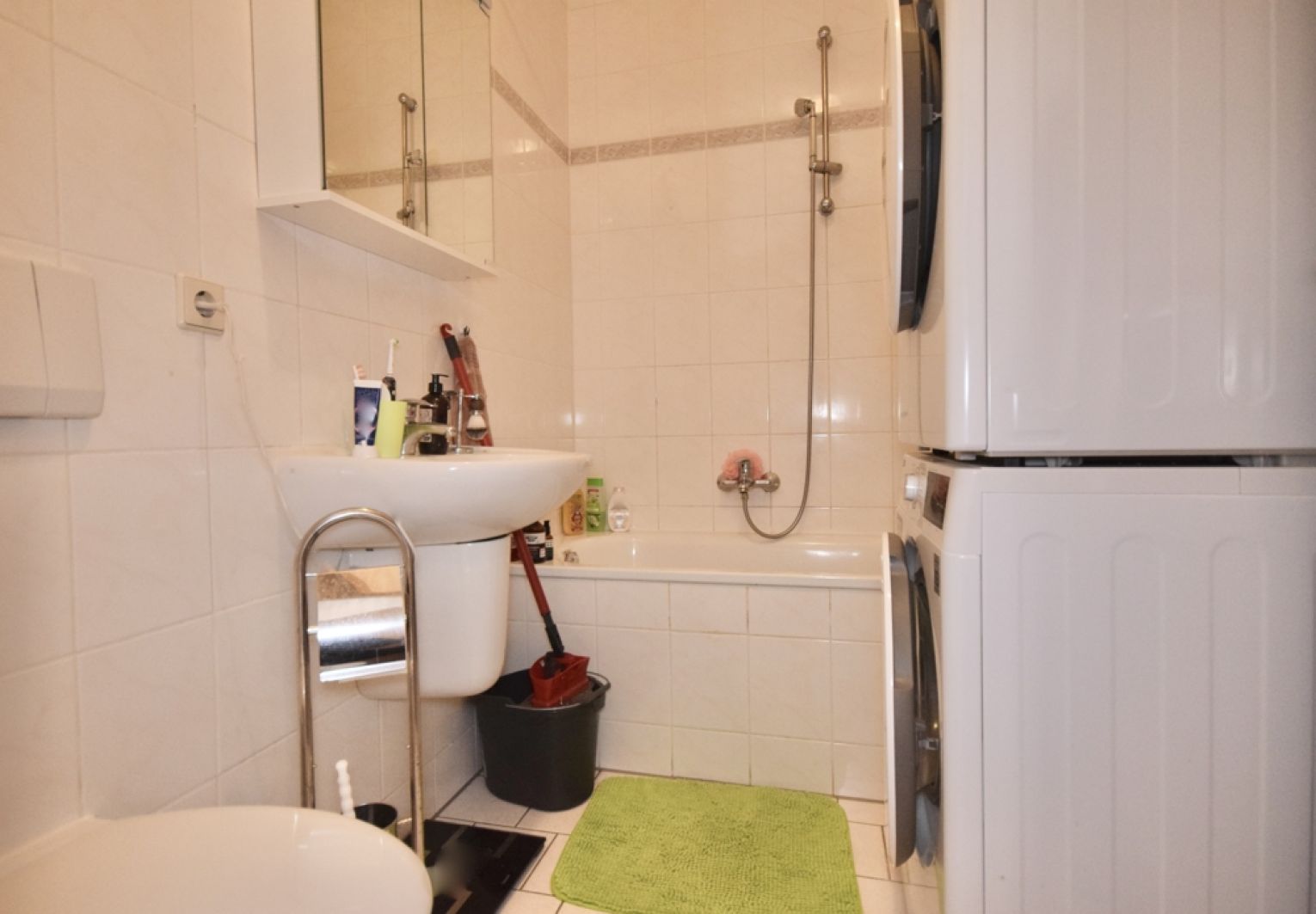 2-Raum • Einbauküche •  Gartenmitbenutzung  • Laminat • ruhige Lage • Altendorf • mal anschauen?