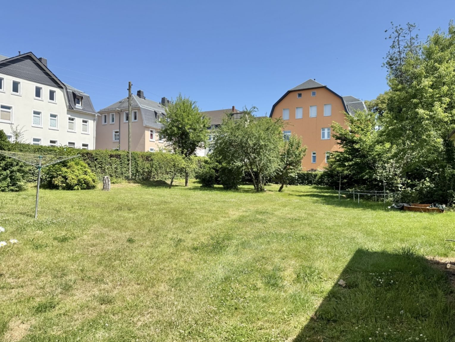 2 Raum • alles NEU • moderner Grundriss • Dachgeschoss • ruhige Lage • Stellplätze • mal anschauen ?