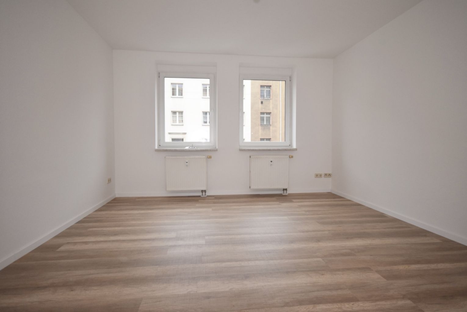 TOP • Laminat • 1-Raum Apartment • Laminat • Bad mit Fenster & Wanne • gleich anschauen • Chemnitz