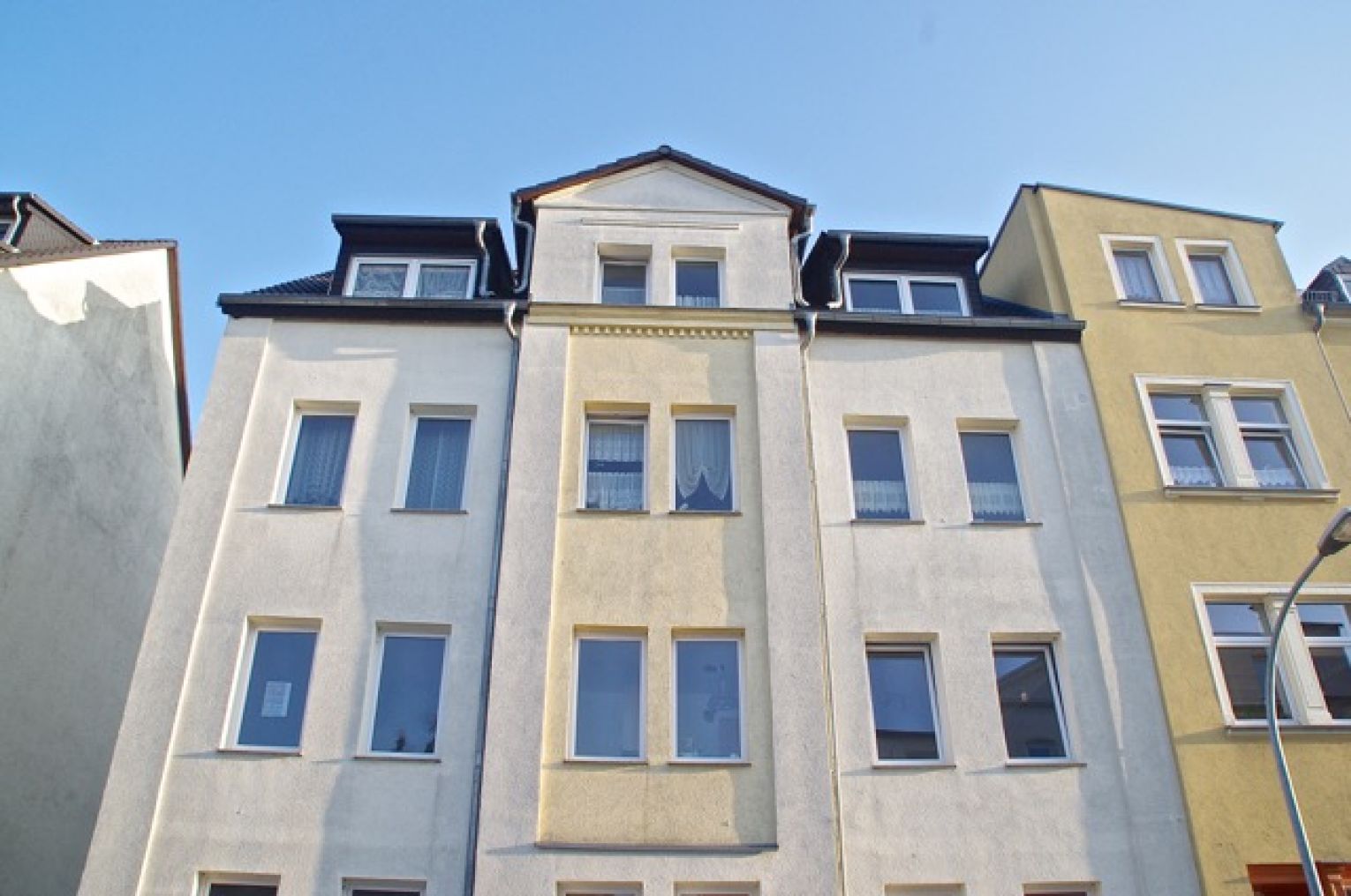 2 Zimmer • kleine Küche • Balkon • innenliegendes Bad mit Wanne • jetzt günstig MIETEN !