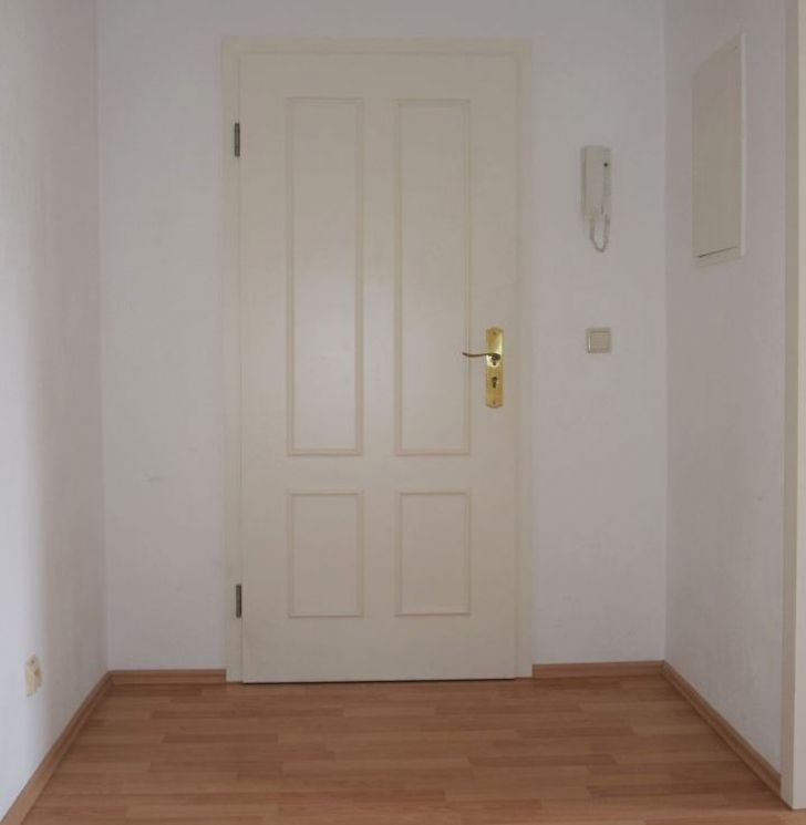 Dachgeschoss • Kaßberg • 2 Zimmer • Einbauküche • Bad mit Fenster • Laminat • zur Miete