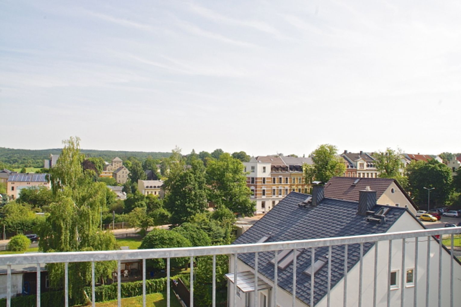 2 Zimmer • großzügig • Balkon • Tageslichtbad mit Wanne • Stellplatz • zentrale Lage • Wohnküche