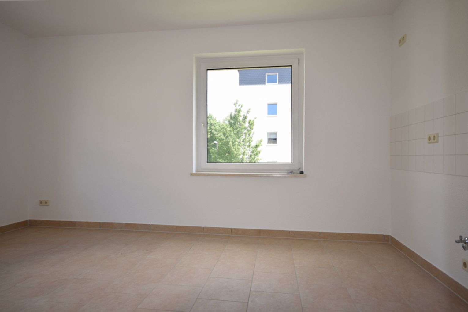 2 Zimmer • in Zeißigwaldnähe • Balkon • Laminat • Haus mit Wärmedämmung • optionale TOP-Einbauküche