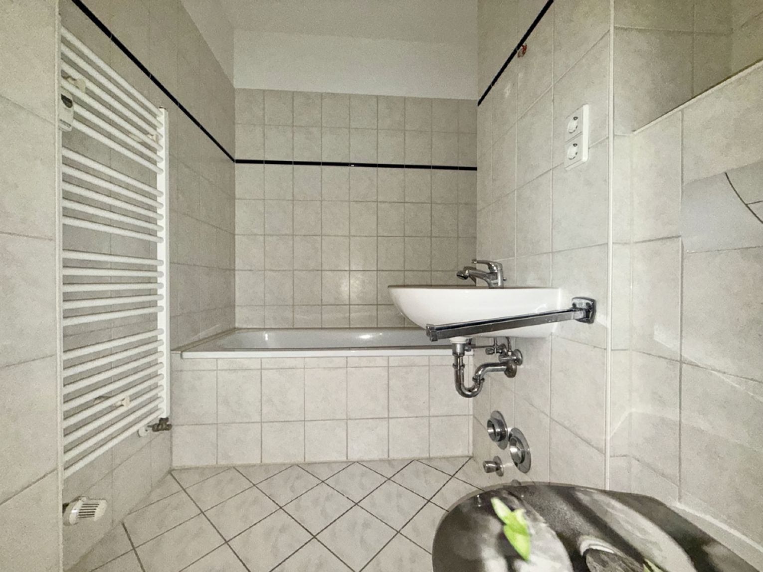 2 Zimmer • mit Einbauküche • zur Miete • im Schloßviertel • mit Balkon • schnell sein! • und mieten!