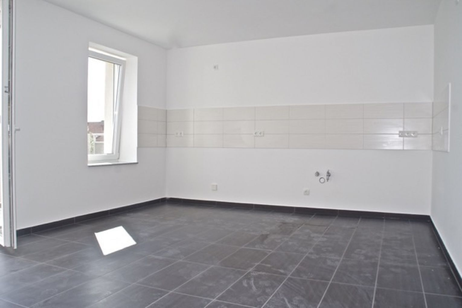 moderne 5 Zimmer • moderner Grundriss • Balkon • TOP Hausgemeinschaft • Grillecke • EBK • Stellplatz