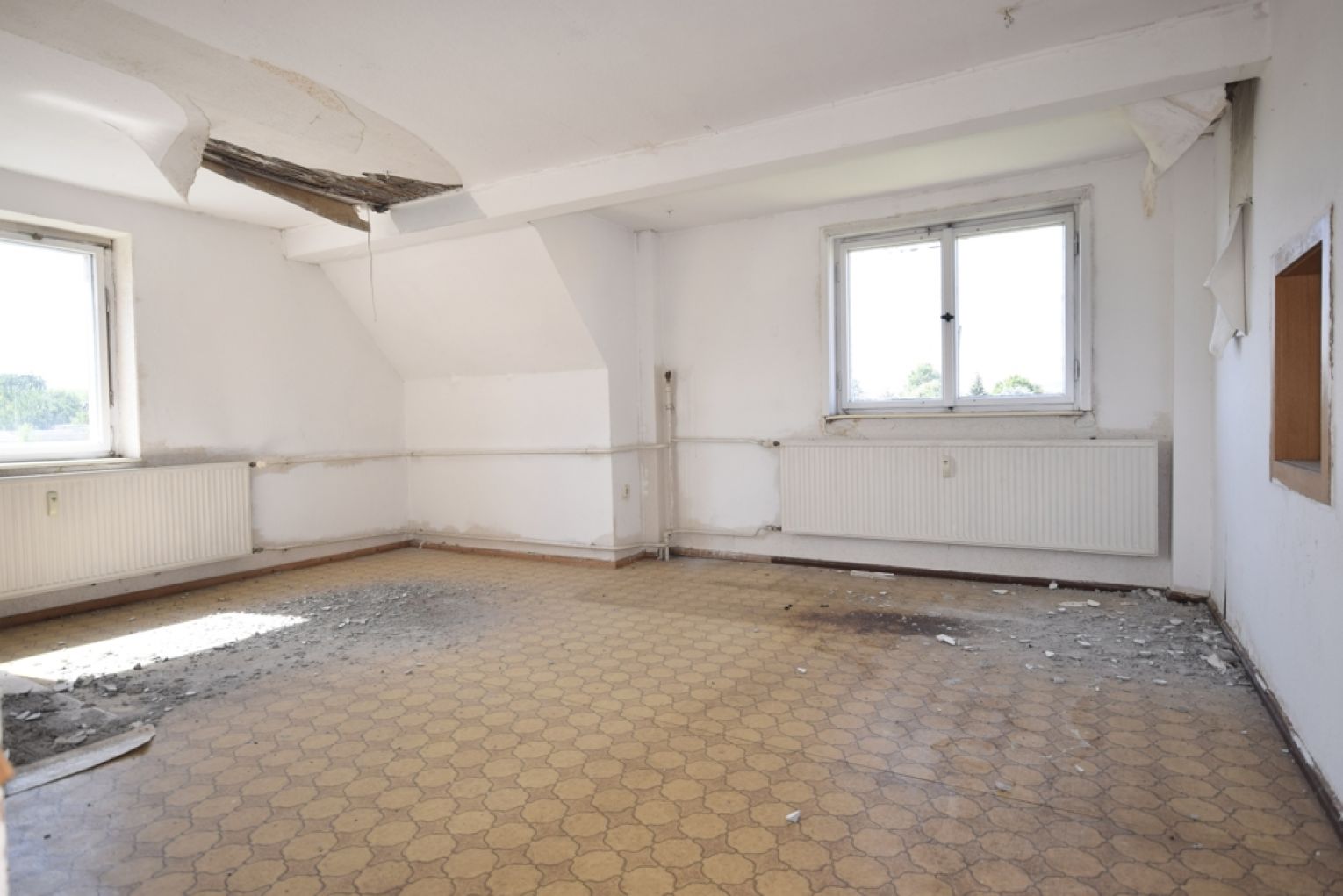 Sanierungsobjekt • 624 qm Wohnfläche • 20km von Landeshauptstadt Dresden entfernt • Share Deal mögl.