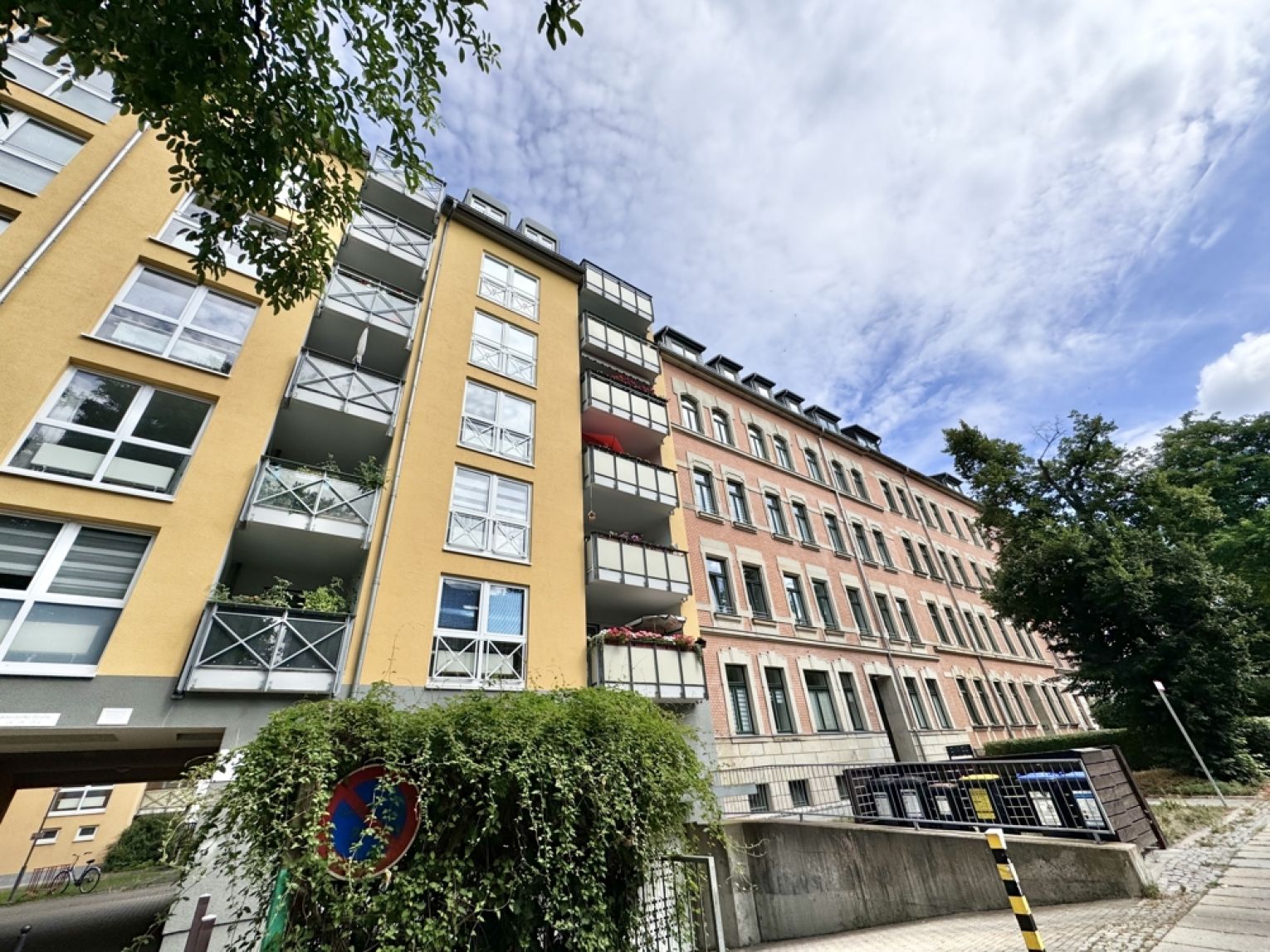 Tiefgarage • trockenes Auto • eigener Stellplatz • jetzt mieten • Altendorf