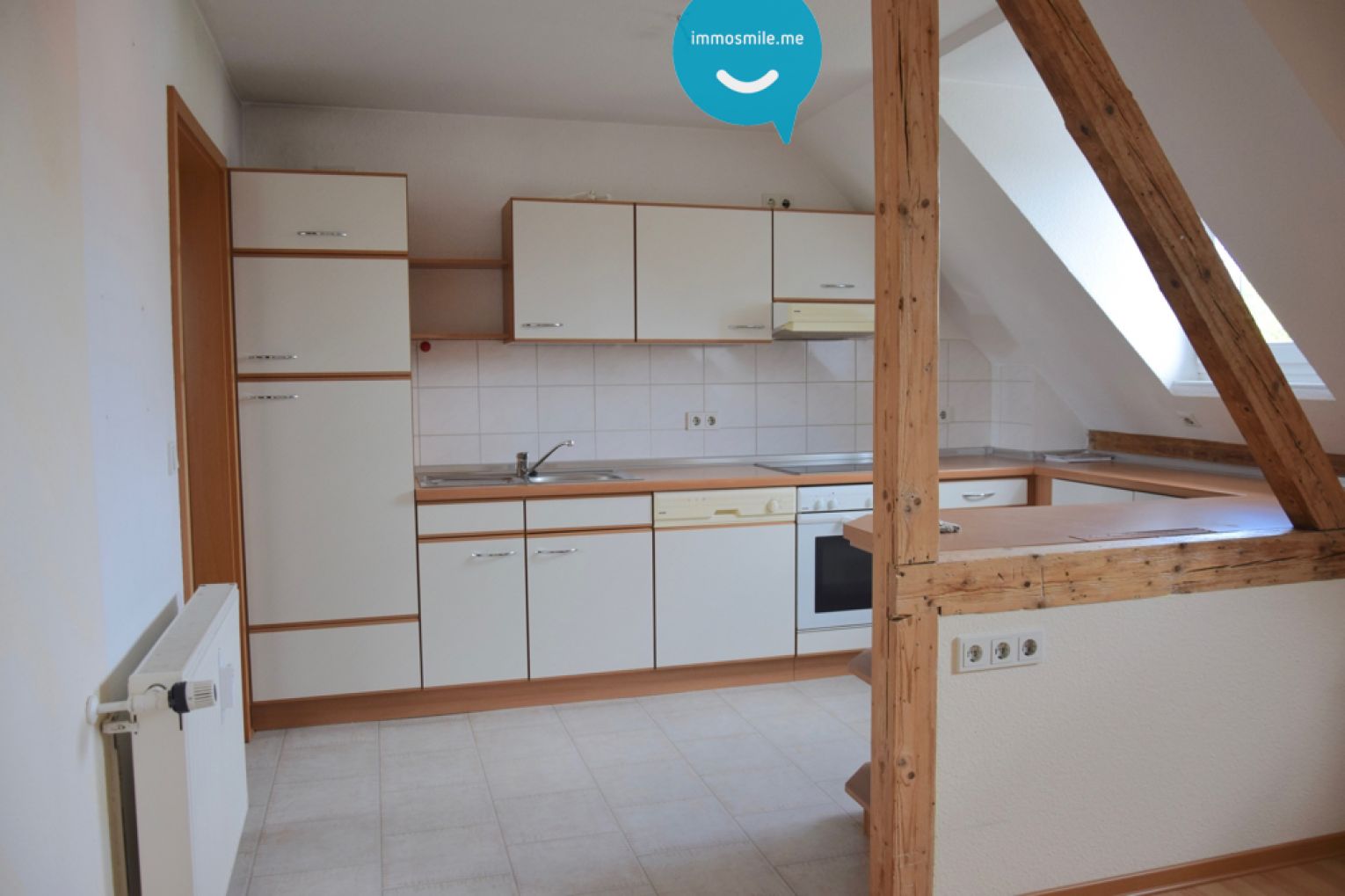 viiiel Platz • 2 Zimmer • Einbauküche • Dusche & Wanne • Tageslichtbad • Dachgeschoss