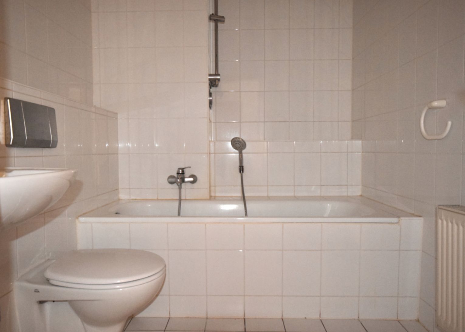 Laminat • 3-Raum • Aufzug • Bad mit Wanne • Schloß-Chemnitz • zentrumsnah • neuer Balkon!