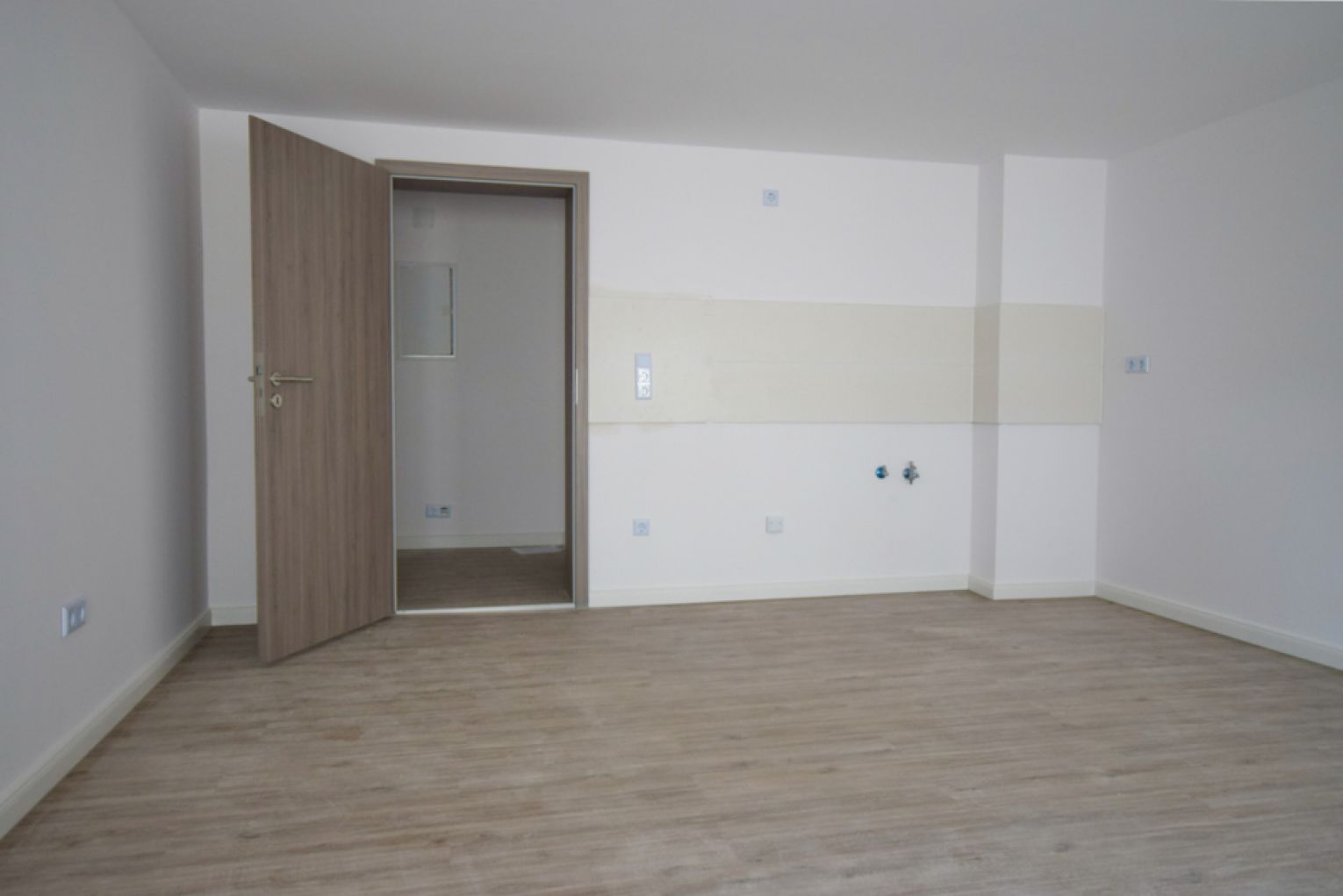 TOP! • Gäste WC mit Dusche • 4 Zimmer • Wohnküche • Tageslichtbad mit Wanne • jetzt Zugreifen !