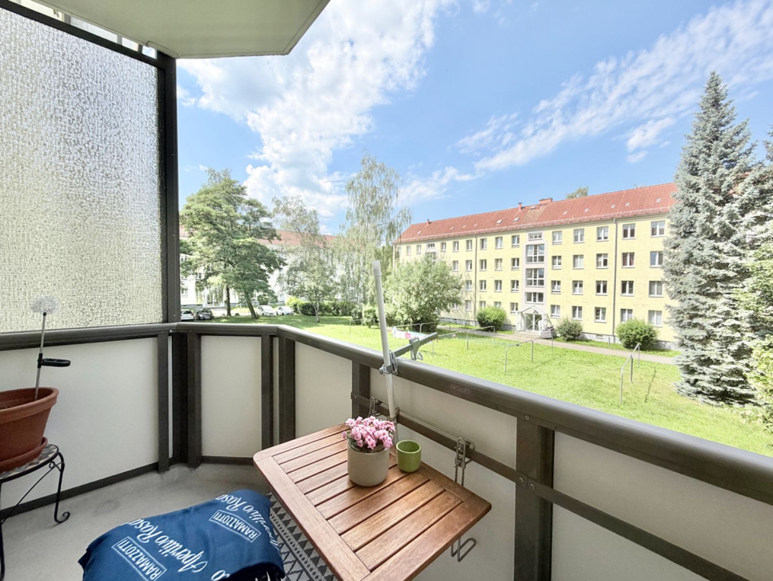 3 Zimmer • Eigentumswohnung • mit Balkon • Stellplatz • vermietet • ruhige Lage • in Chemnitz