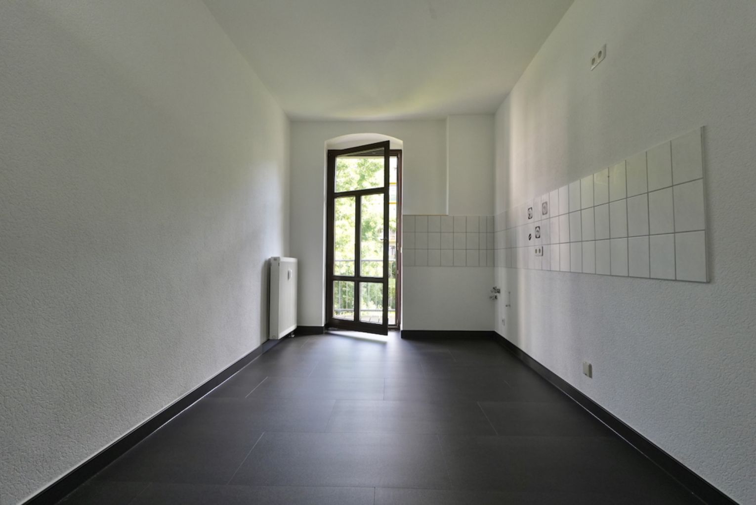 2 Zimmer • mit Balkon • neu saniert • Einbauküche möglich • Stellplatz • in Chemnitz • zur Miete