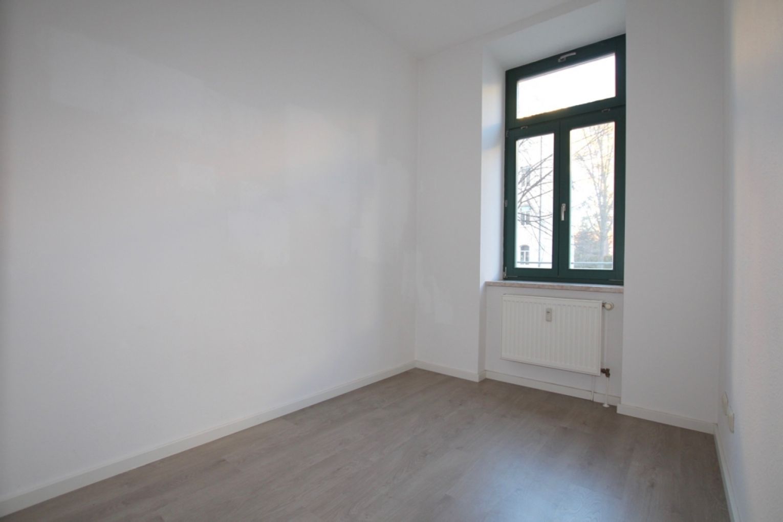 Einbauküche • schickes Laminat • 2-Raum Wohnung • auf dem Kaßberg • jetzt anrufen