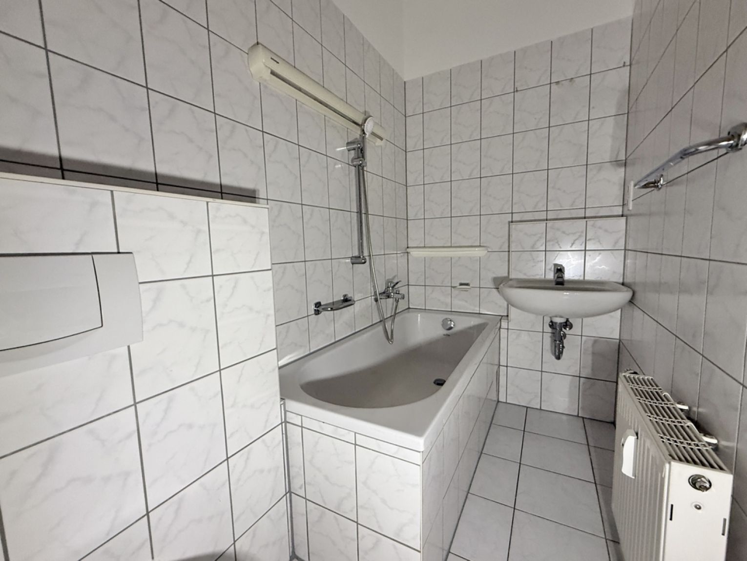 Schloßchemnitz • 2 Zimmer • Balkon • schickes neues Laminat • ruhige Lage • gleich mal anschauen!?