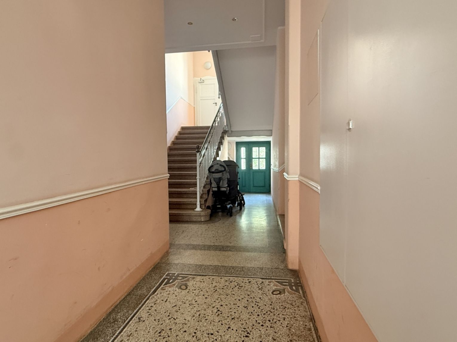 2 Zimmer • Bad mit Wanne • Laminat • Balkon • schöner Garten und tolle Hausgemeinschaft