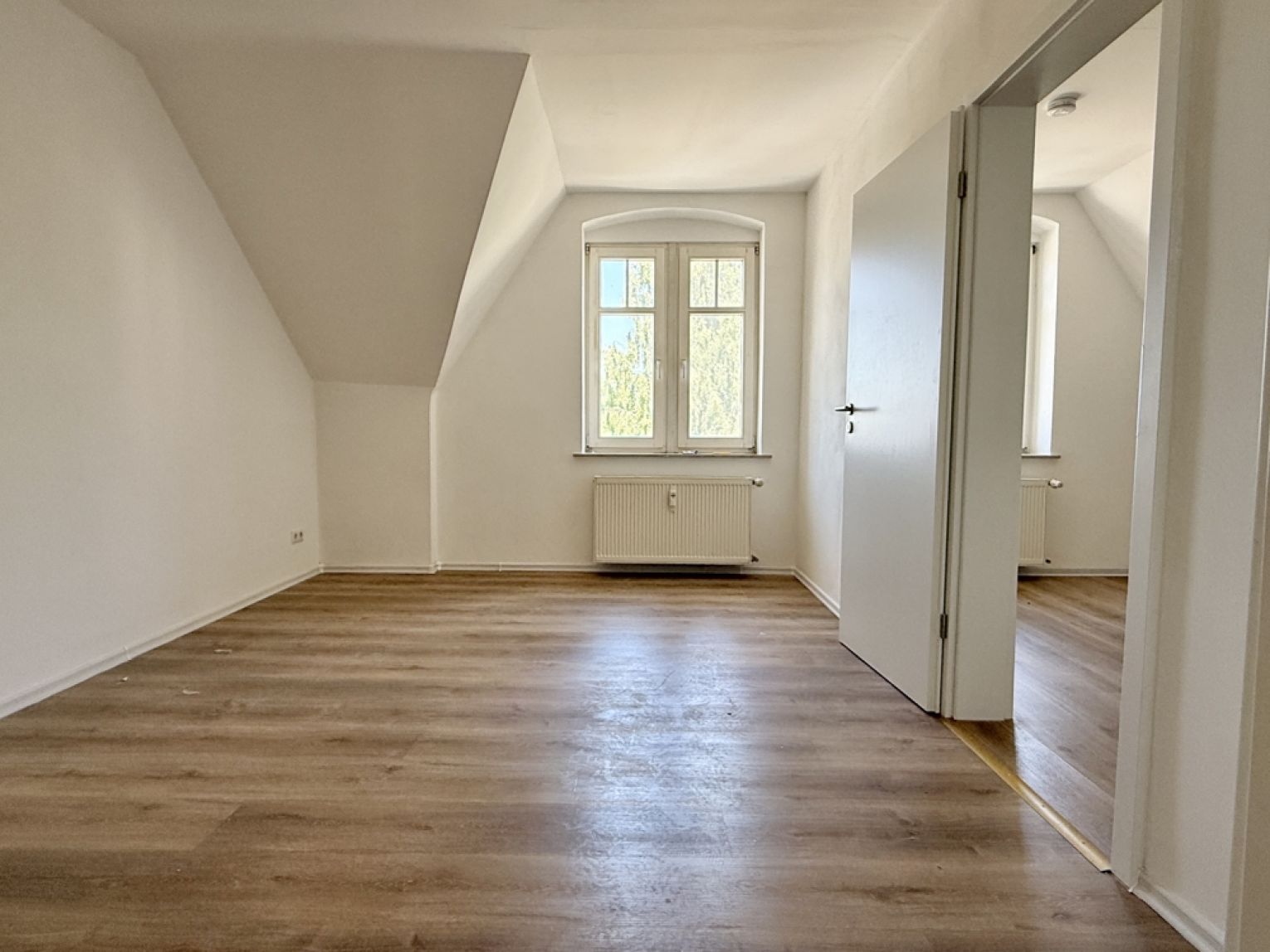4 Zimmer • ruhige Lage • große Grünfläche • Tageslichtbad • kompakter Grundriss • Termin gewünscht ?