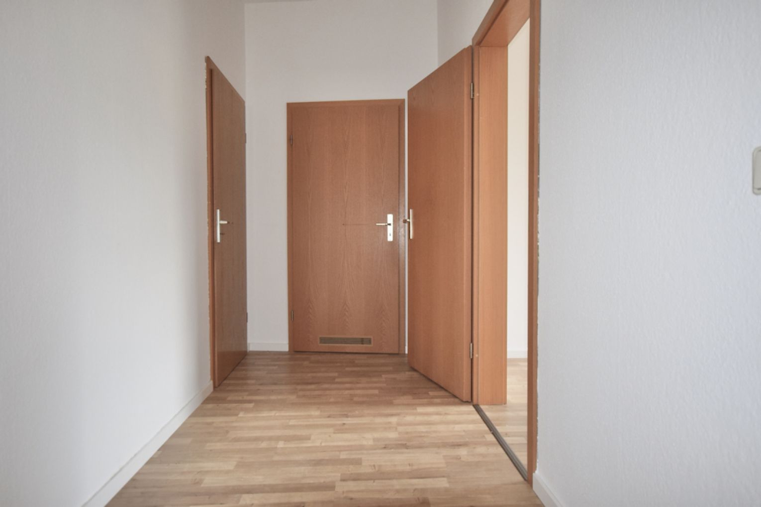 2-Raum • mit Balkon • offene Küche • Laminat • Hilbersdorf • Aufzug • Bad mit Wanne • anschauen ?!
