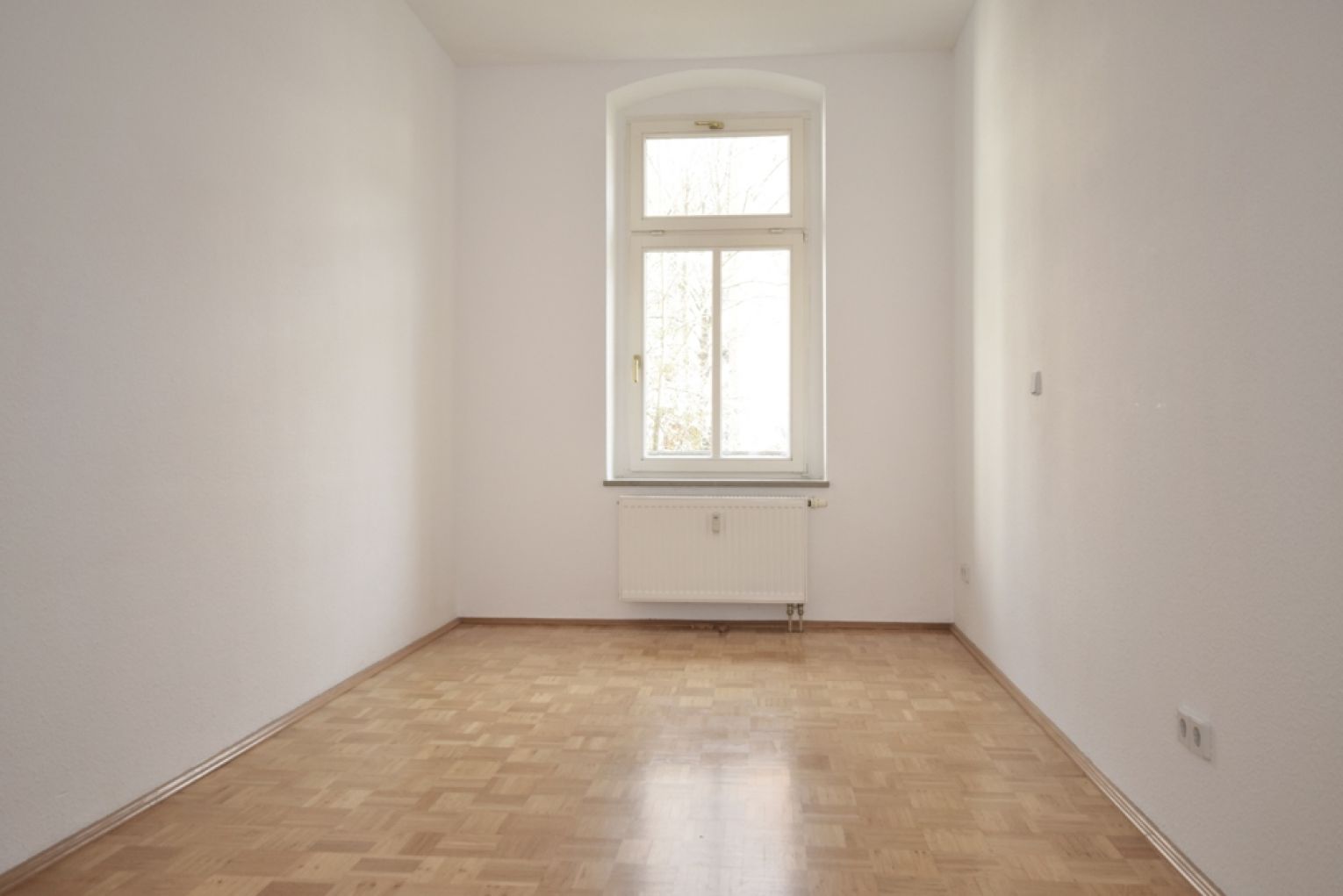 3-Raum • Balkon • Parkett • hell und sonnig • Bad mit Wanne • Aufzug • sanierter Altbau • MEGA!