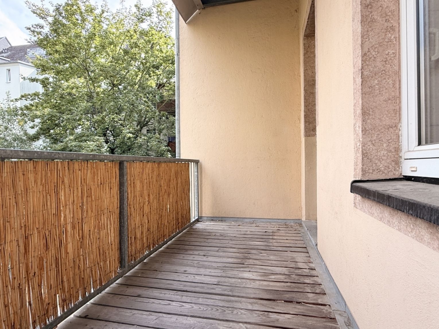 4 Raum • 2 moderne Bäder • Wohnküche • Balkon • Laminat • ruhige Lage • 2.Etage • top Raumaufteilung
