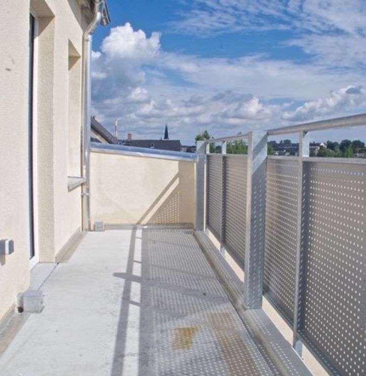 moderne 5 Zimmer • moderner Grundriss • Balkon • TOP Hausgemeinschaft • Grillecke • EBK • Stellplatz