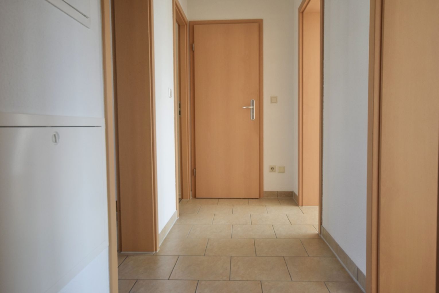 3 Zimmer • Südbalkon • modernes Laminat • Hochparterre • Stellplatz • Fussbodenheizung • TOP!