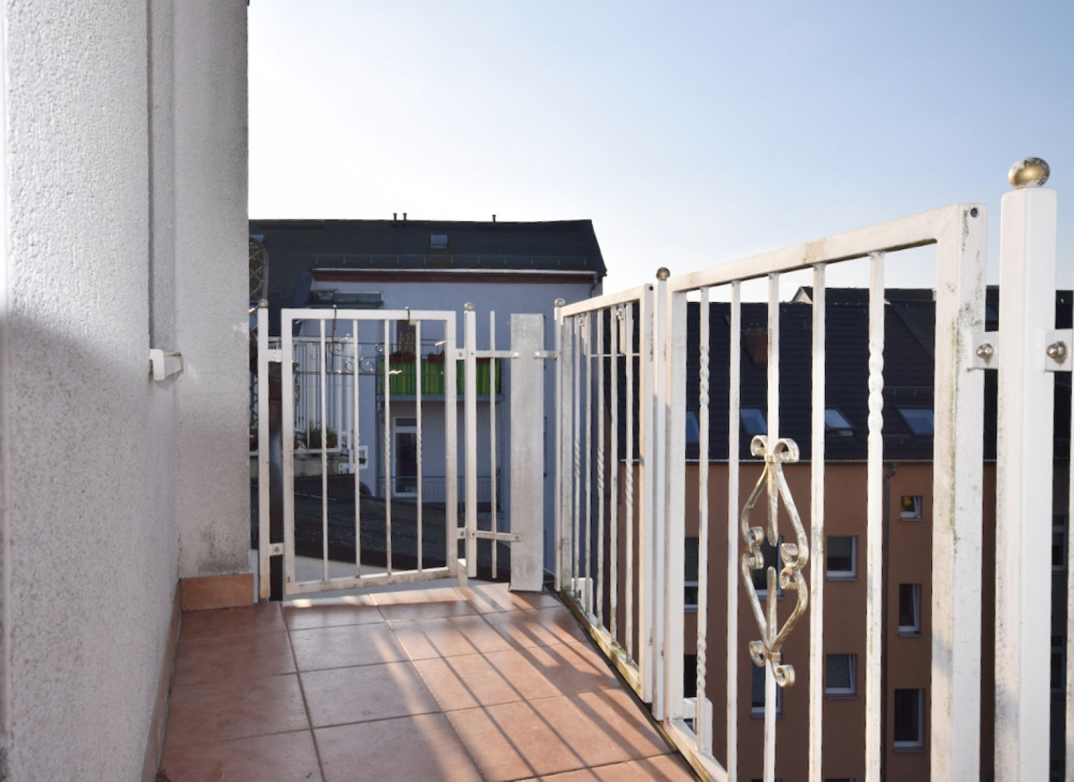 Tipi-Topi • Dachgeschoss • 3-Zimmer • Balkon • Abstellraum • Laminat • Bad mit Wanne • ANSCHAUEN !