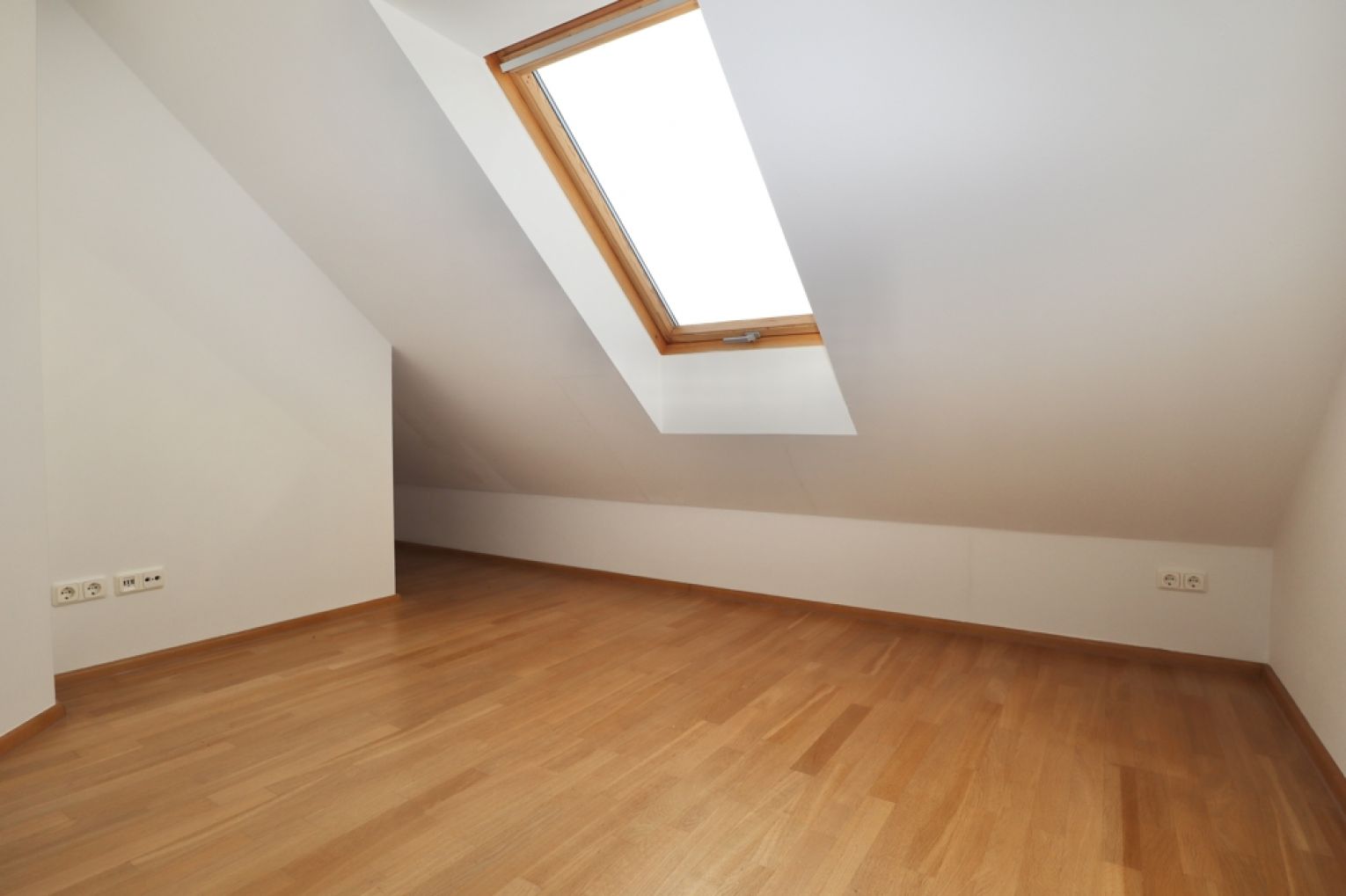 Maisonettewohnung • Dachgeschoss • 3 Zimmer • Tageslichtbad • Terrasse • Balkon • Schloßchemnitz
