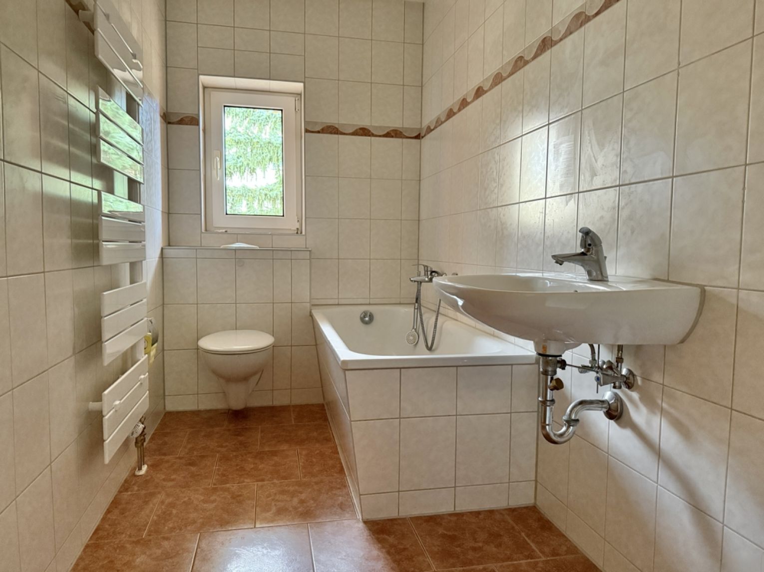 4-Raum Wohnung • Heimgarten • 1.Etage • Bad mit Wanne und Fenster • Balkon • schnell zugreifen