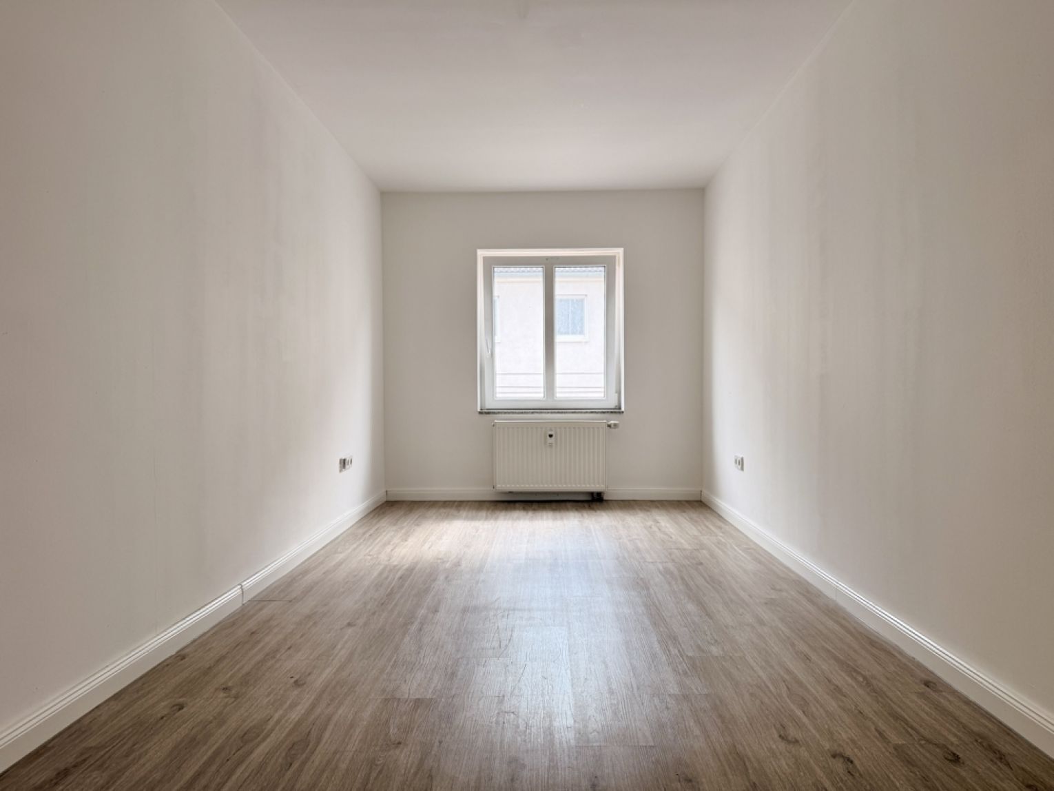Jetzt zugreifen • 4 Zimmer • Wohnküche • Tageslichtbad mit Wanne+Dusche • Zentrum • Abstellraum