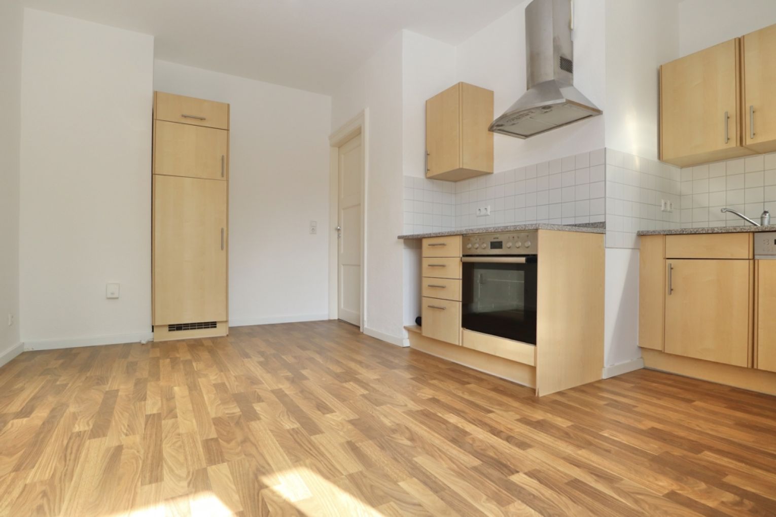 Einbauküche • Erdgeschoss • Kaßberg • 2-Raum Wohnung • Balkon • Tageslichtbad • jetzt anrufen
