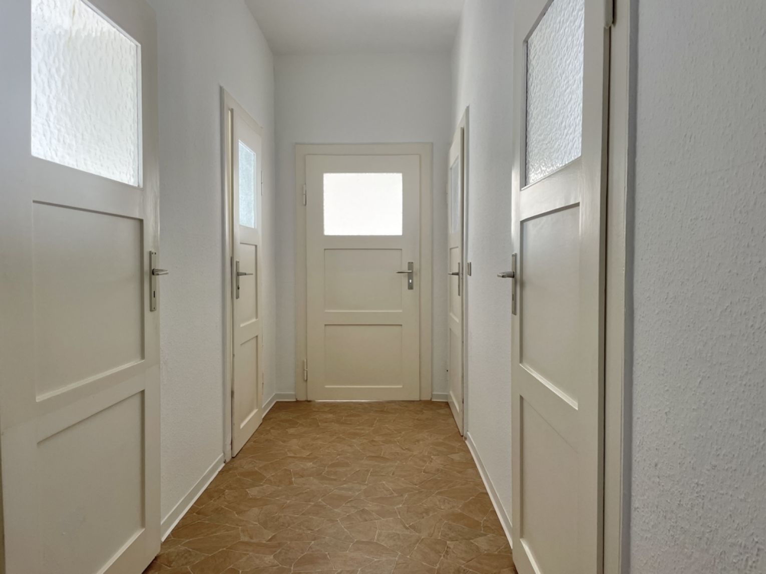 Kaßberg • 3-Zimmer • Sonnenbalkon • Tageslichtbad • Laminat • Stellplatz • Wohnküche • Anschauen!?