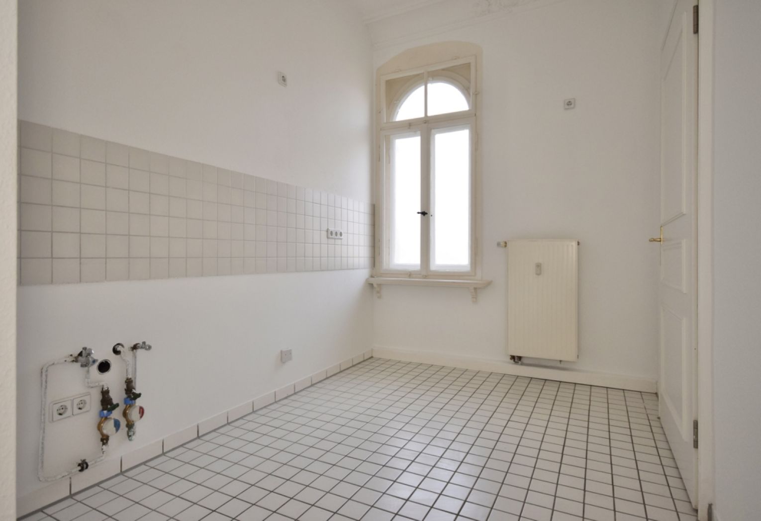 3-Raum in Chemnitz • separates WC • Laminat • imposante Jugendstilvilla • Altbau • mit Einbauküche!