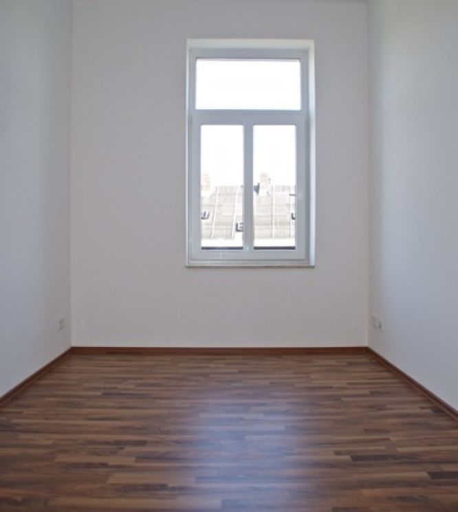 3-Raum • Fussbodenheizung • Südbalkon • Tageslichtbad • Stellplatz • Nussbaumlaminat • Anschauen 