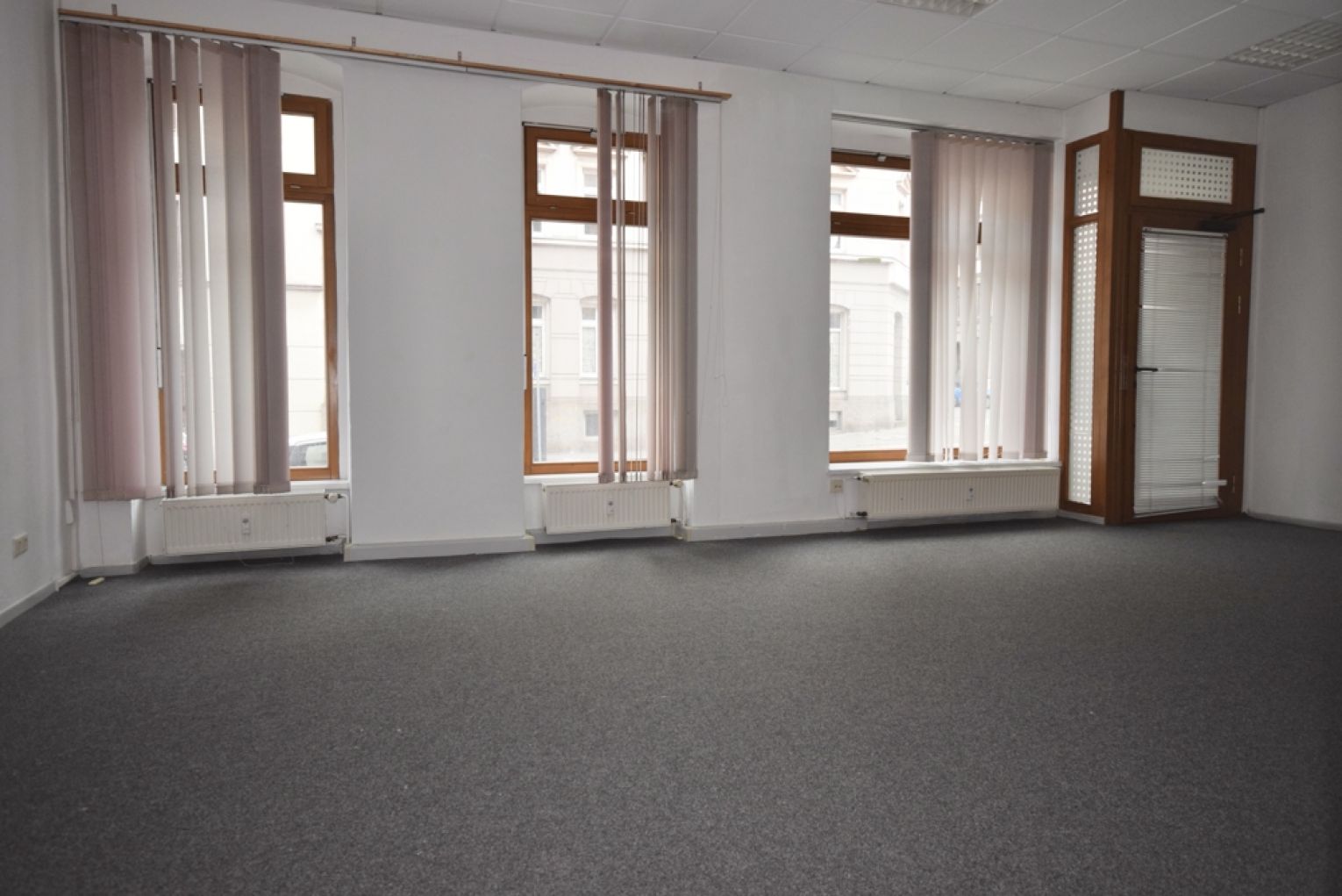 Bürofläche • hell und freundlich • frei gestaltbar • einmal anschauen ?