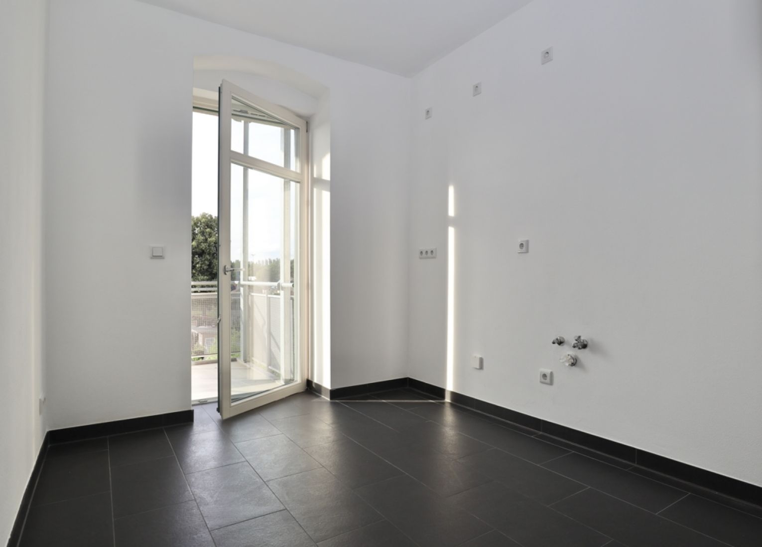 modern wohnen • Altchemnitz • 2-Raum Wohnung • Balkon  • Solartechnik • Fußbodenheizung • Stellplatz