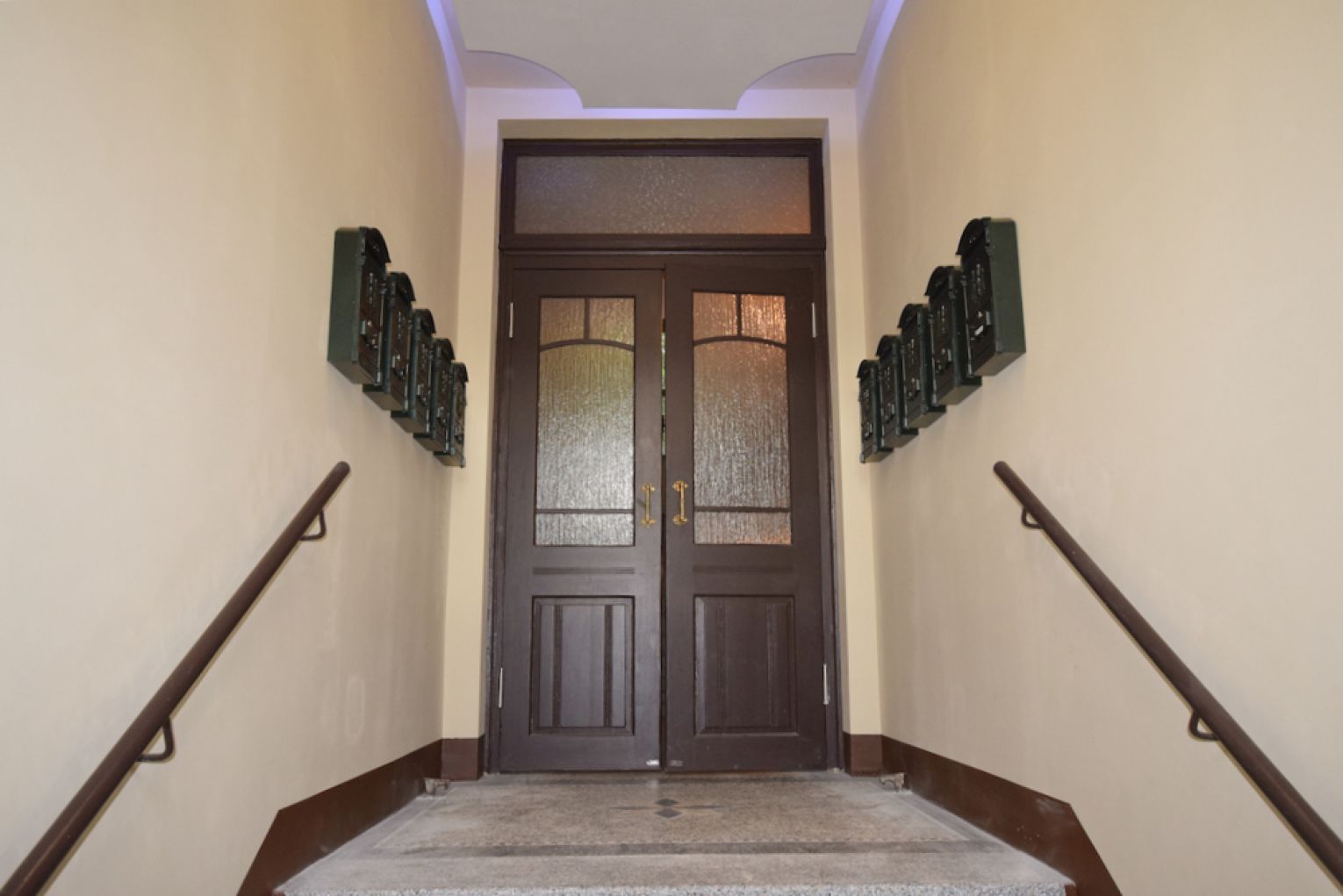3 Zimmer Wohnung • großer Balkon • neu saniert • Wohnküche • Tageslichtbad mit Wanne • LED Lampen