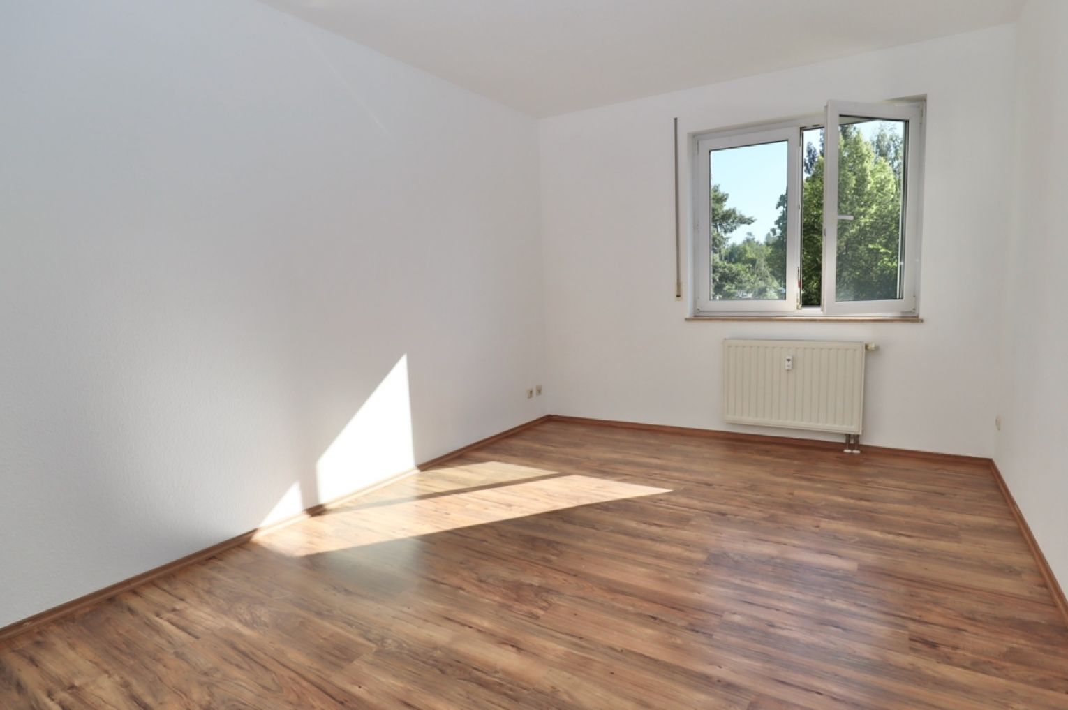 3-Raum Wohnung in Chemnitz • Balkon • Einbauküche • Stellplatz • Altchemnitz • jetzt anrufen