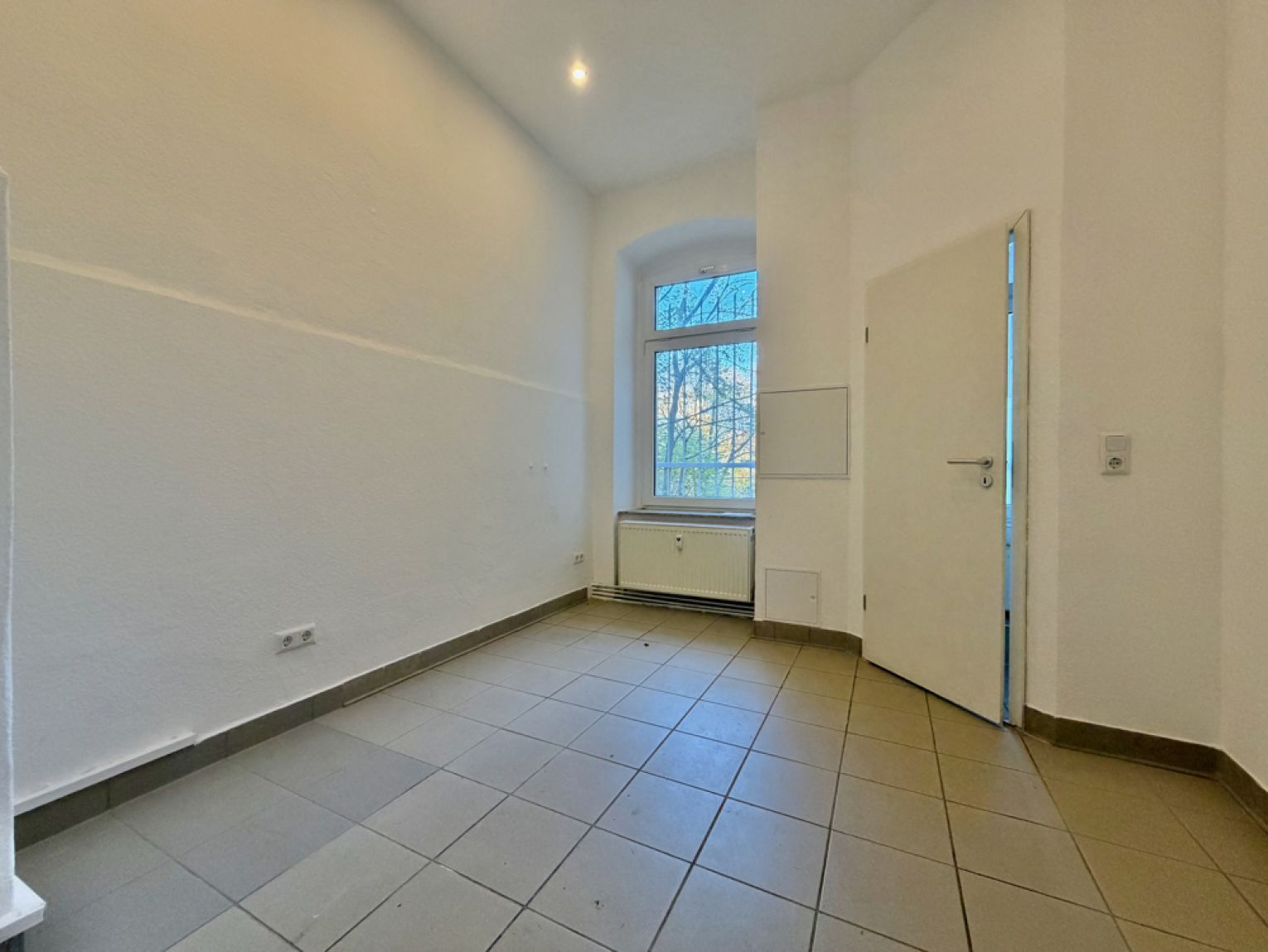 Gewerbe • Büro • Laden • auf dem Kaßberg • perfekt gelegen • Schaufenster • in Chemnitz •  zur Miete