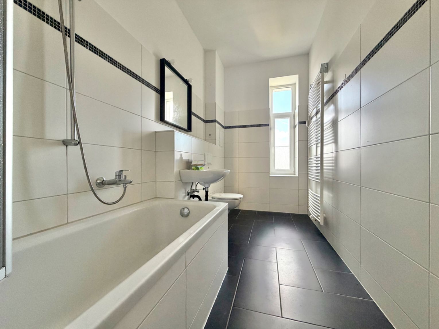 2 Zimmer • mit Einbauküche • in Chemnitz • Lutherviertel • zur Miete • Dielenboden • ab sofort frei