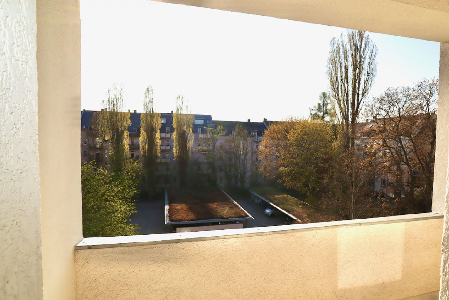 Kaßberg • 3-Zimmer • Sonnenbalkon • Tageslichtbad • Laminat • Einbauküche • Stellplatz • Anschauen!?
