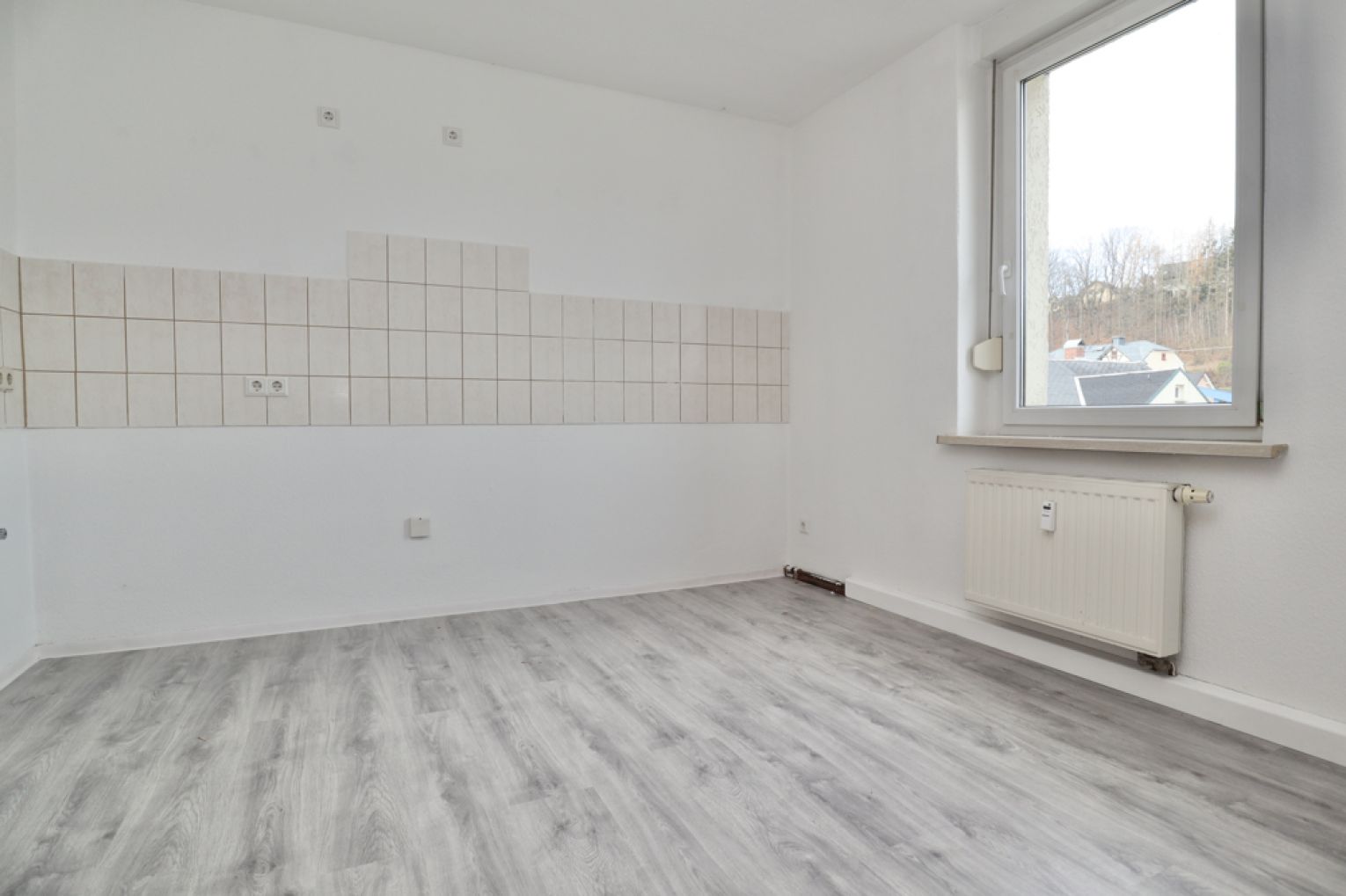 Harthau • 2 Raum Wohnung • neuer Fußboden • mit Küche • sofort anschauen • ruhige Lage • Chemnitz