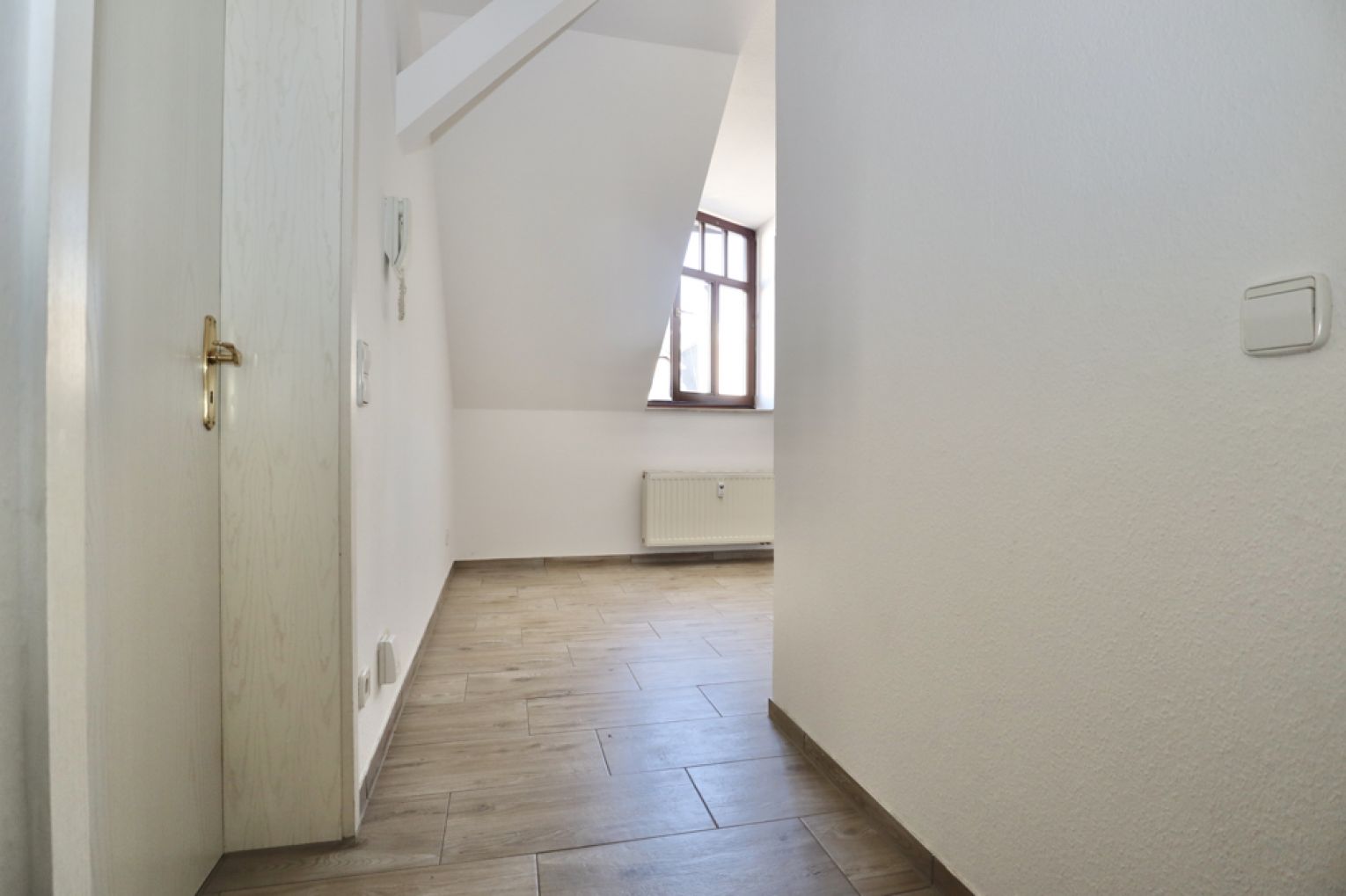 Dachgeschoss • 2-Raum • Wanne • in Chemnitz •  Schloßchemnitz • mal was anderes • jetzt MIETEN