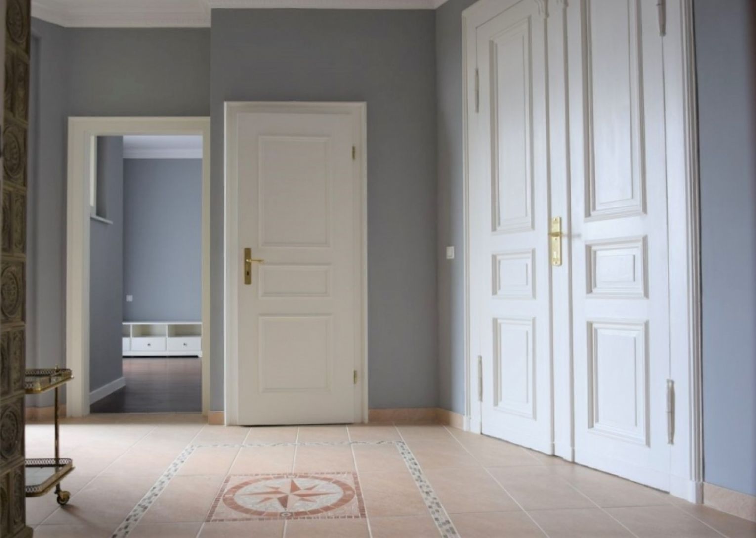 5 Zimmer • Jugendstil • 2 Bäder • große alte Stiltüren • Stuckdecken • Balkon • schnell Termin holen