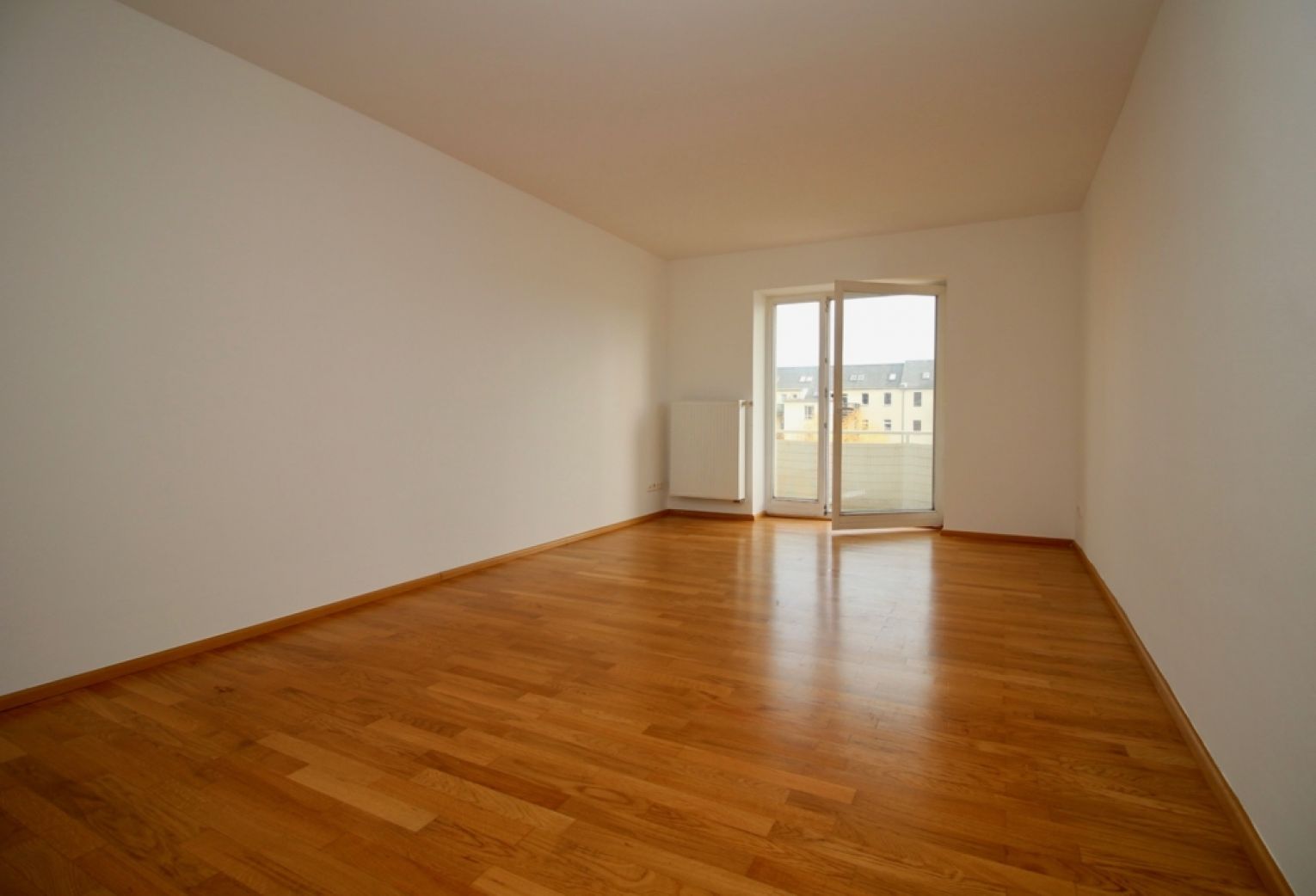 zur Miete • Schlosschemnitz • 2-Zimmer-Wohnung • mit Balkon • TV im Bad • schnell anrufen!