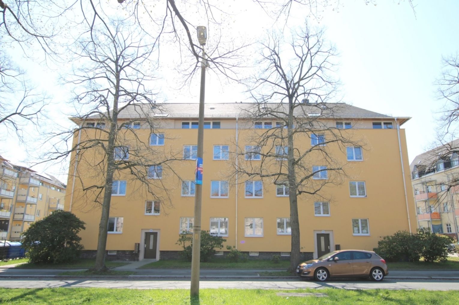 3 Zimmer • Südbalkon • modernes Laminat • Hochparterre • Stellplatz • Fussbodenheizung • TOP! - Foto 5