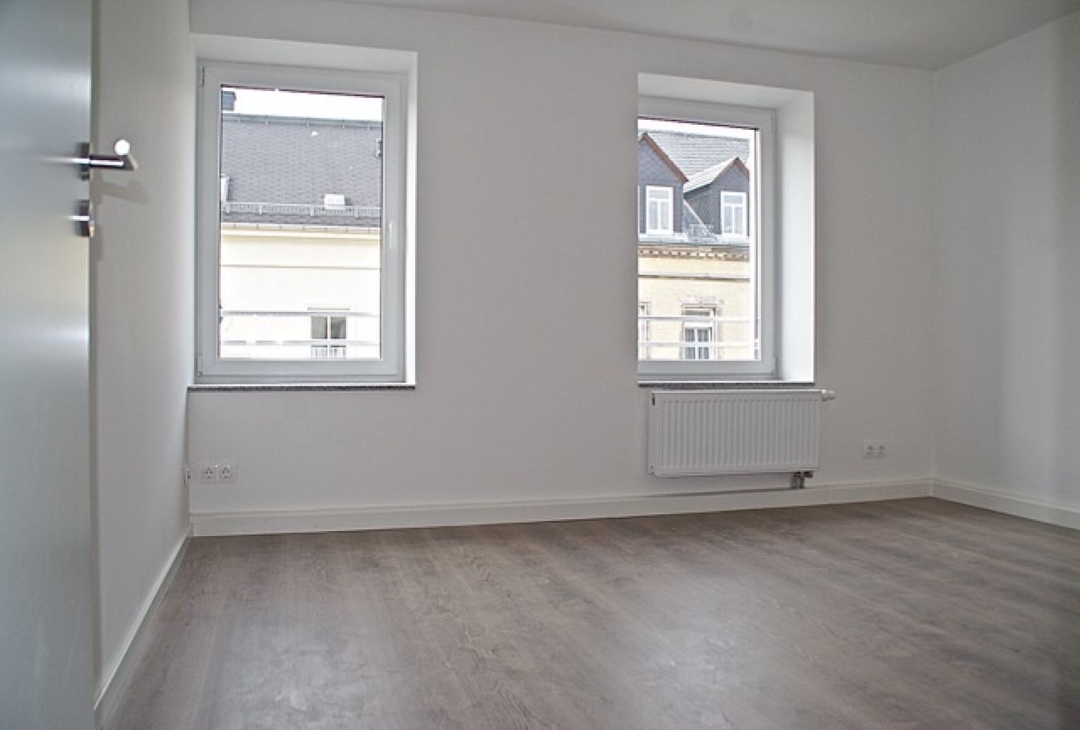 4-Raum • moderne offene Küche • großer Balkon • 2 Bäder mit Wanne+Dusche • Grillplatz • Stellplatz