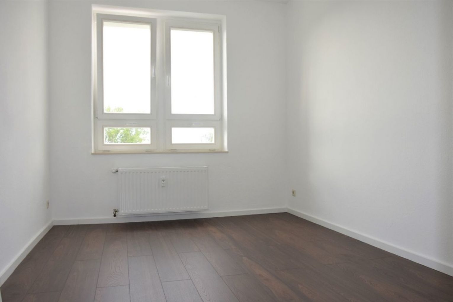 Dachterrasse mit tollem Ausblick • 4-Zimmer • Wohnküche • Laminat • Individuell einrichtbar