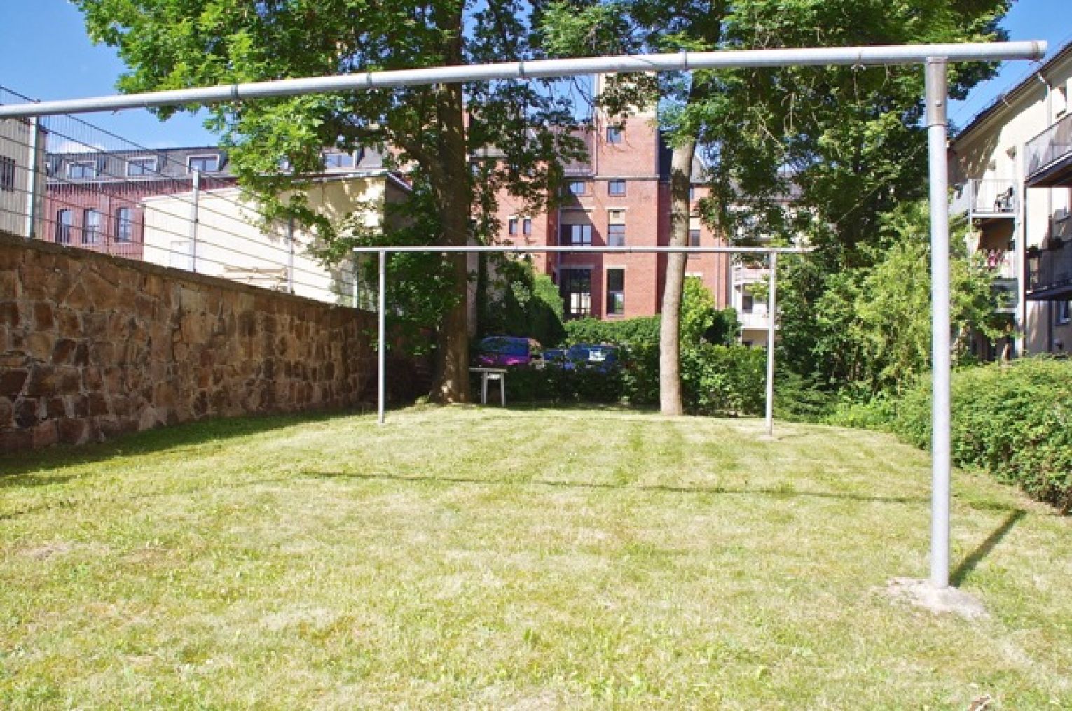 Bad mit Wanne • Erker •  ideale Busanbindung • modernes Laminat • Kaßberg • 2-Zimmer • Gartennutzung