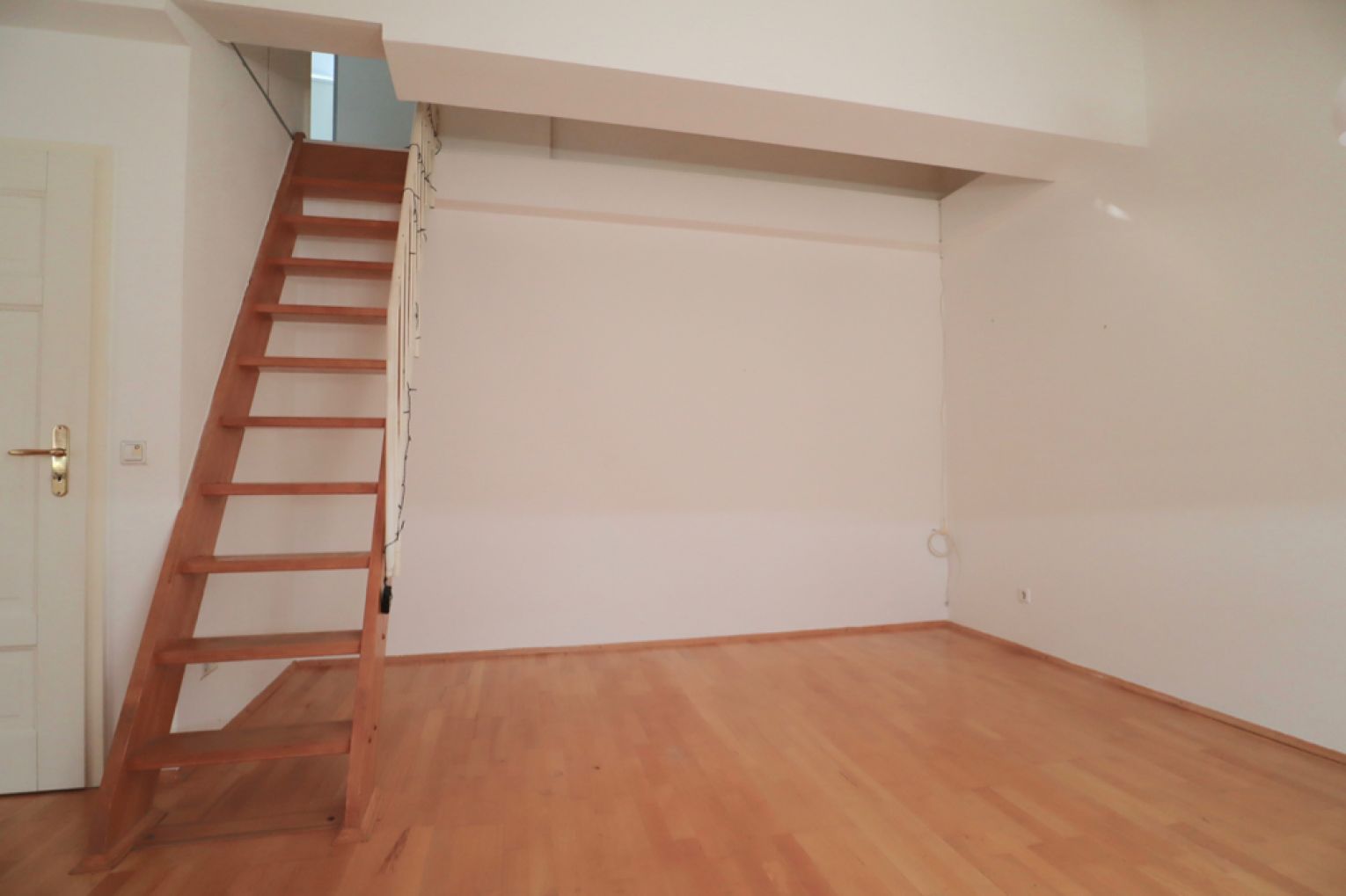 Kaßberg • Dachgeschoss • Maisonette • mit Küche • SCHNELL sein
