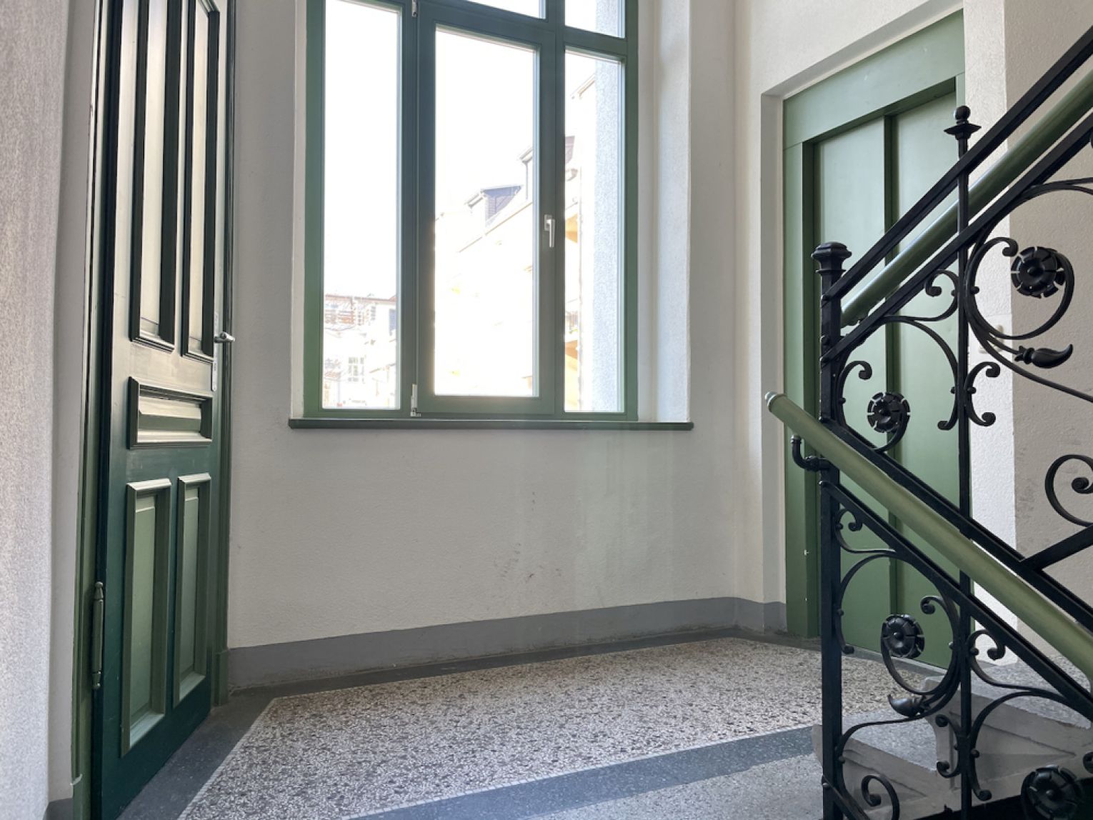 Sonnige 2-Raum Mietwohnung • Balkon • Kaßberg • offene Küche • Aufzug • neues Laminat möglich • TOP!